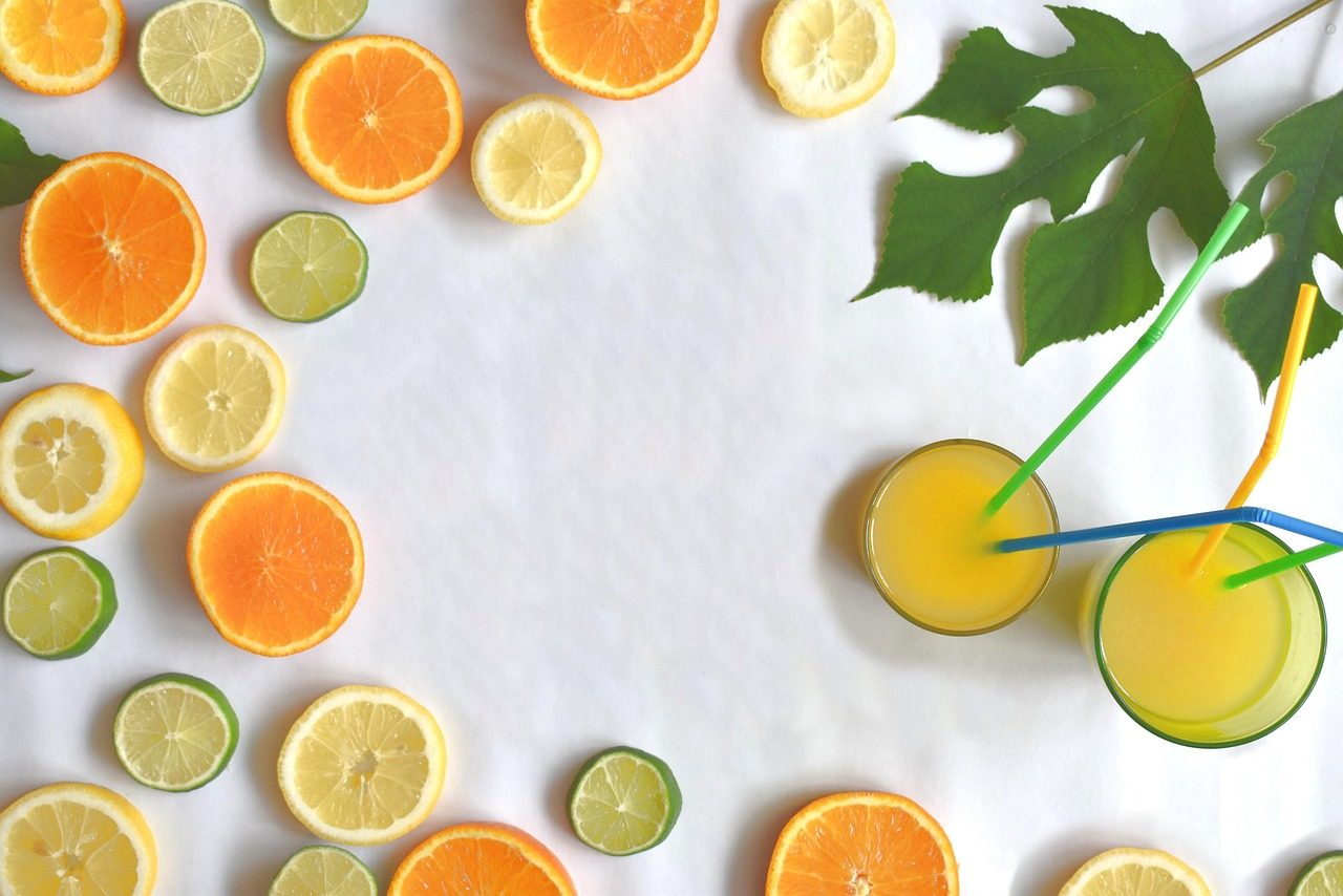 Bylinná zahrada plná čerstvých rostlin a přirozených ingrediencí